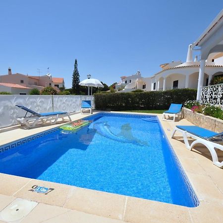 Well-Appointed Villa Is Situated In The Popular Resort Of Vilamoura 奎特里拉 外观 照片